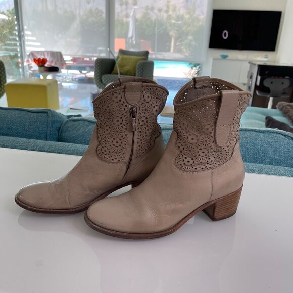 Via Maestra Vintage Womens Boots Size 39 Beige Perforated Leather Made In Italy - Picture 13 of 16